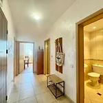 Bratanov Ashton Hall Slantchev Briag