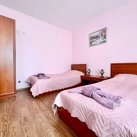 Bratanov Ashton Hall