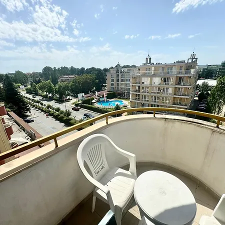 Bratanov Ashton Hall *