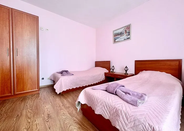 Bratanov Ashton Hall