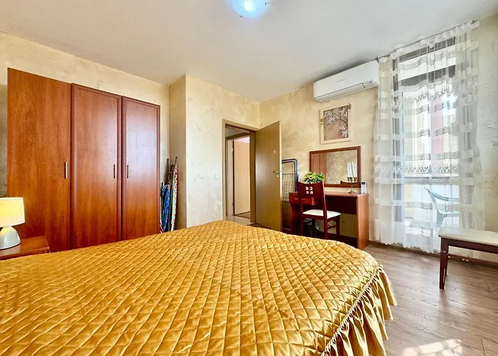 Bratanov Ashton Hall 公寓