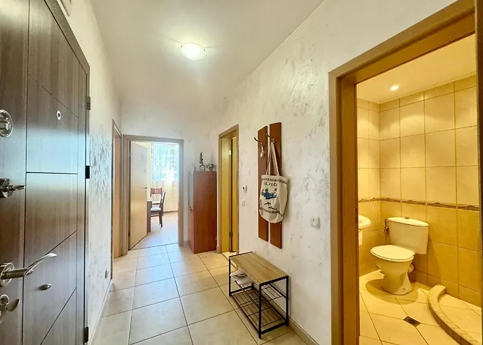 Bratanov Ashton Hall 阳光海滩