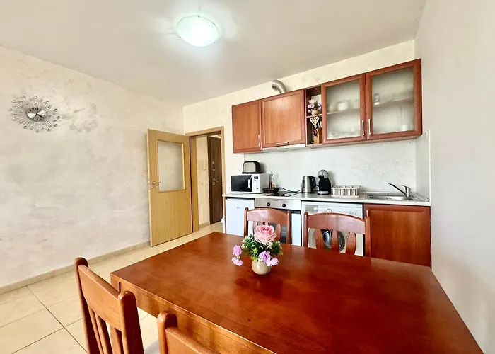 Bratanov Ashton Hall