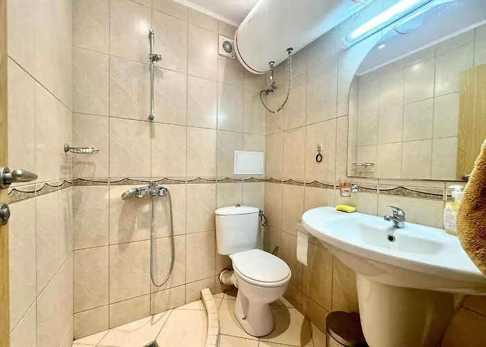 Bratanov Ashton Hall