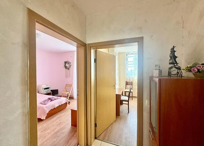 Bratanov Ashton Hall *